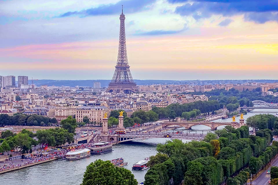 The front page of video introduction the view of Paris